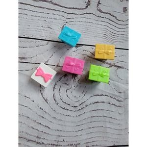 Littlest Pet Shop LPS Birthday Celebration Box Accessory Present Pink Blue White